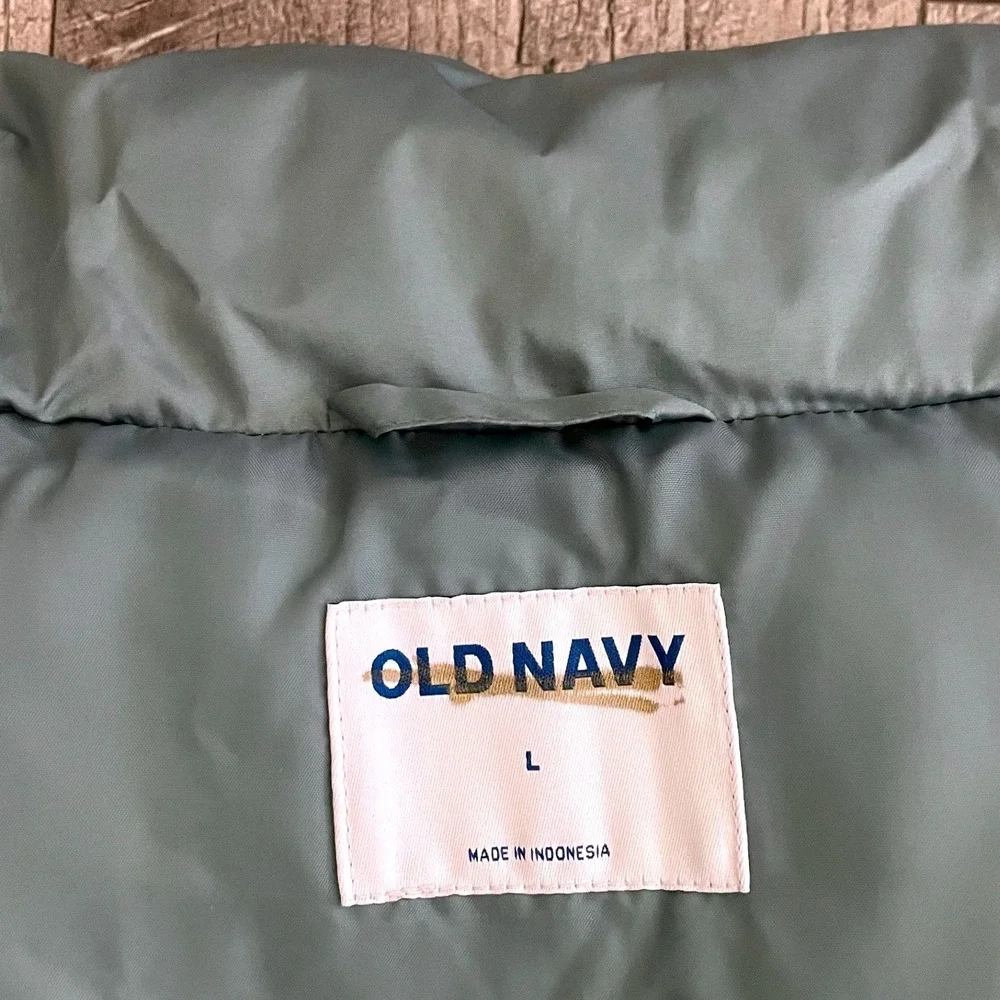 Old Navy Mens Large Puffer Vest Sage Green Funnel Neck Quilted Full Zip Snap